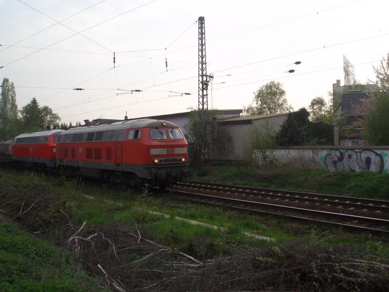 225 071-0 mit ihrer frisch Lackierten Schwester 225 002-5 auf den weg richtung Wanne-Eickel.Hier am Hp Bochum Nokia am 18.4.2005