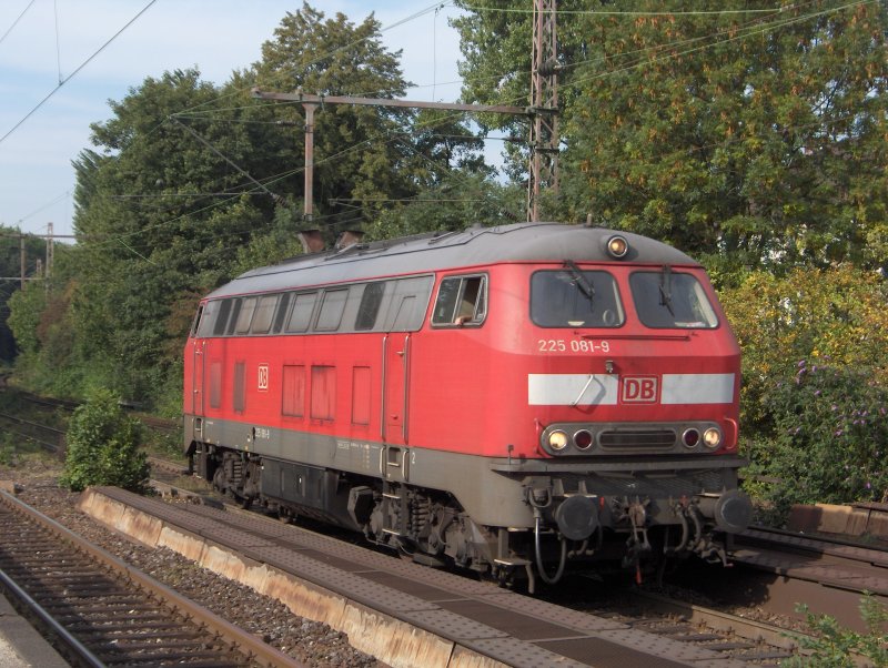 225 081-9 durchfhrt als LZ den Hp Bochum Hamme. 
15.9.06