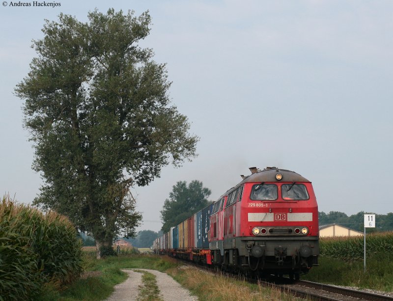 225 805-1 und 217 011-6 mit dem IKL 50537 (Maschen Rbf-Burghausen Wackerwerk) am km 11,6 bei Altötting 28.8.09