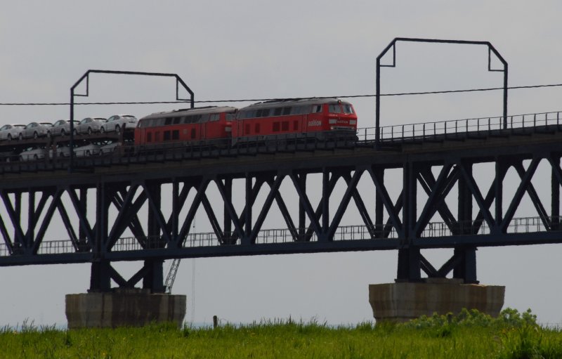 225011-6 in Traktion mit  225051-2 am 21.05.2008 auf dem Moresnet Viadukt (Aachen West-Montzen)