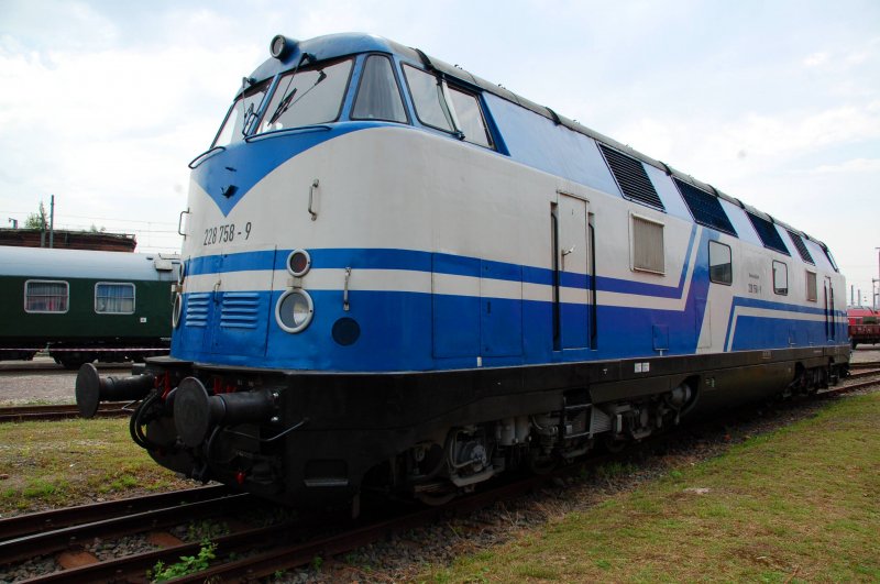 228 758 der Rennsteigbahn zu Gast auf dem Halleschen Sommerfest im DB-Museum am 04.07.09.