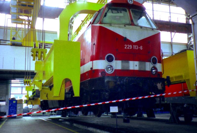 229 113 schwebt federleicht im AW Chemnitz Tag d. o. Tr 03.11.01