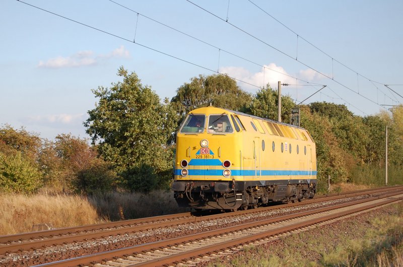 229 181-3 am 24.09.2009 kurz vor �berquerung des Mittellandkanals bei Peine