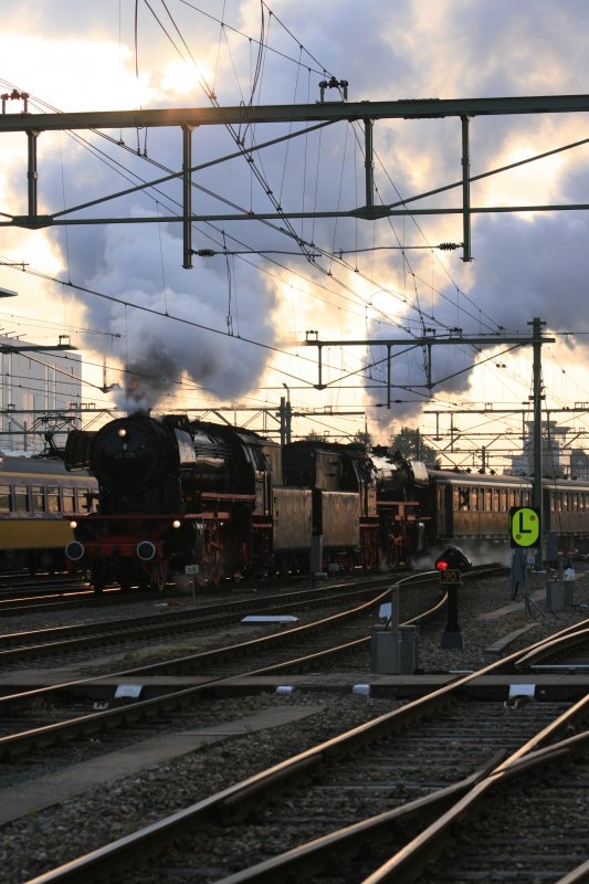23-076 und 23-071 beim morgenfahrt nach Sneek 
24. mai 2008 rund 06.30 uhr im Leeuwarden
