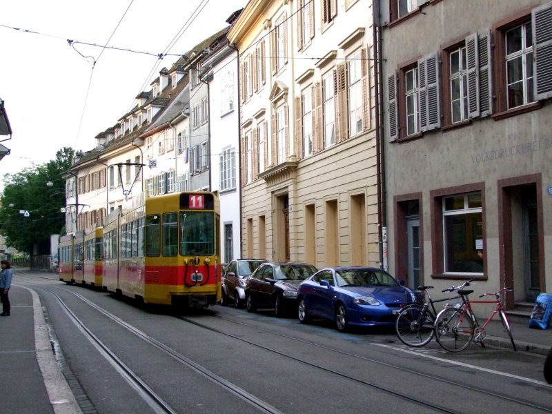 230 im Einsatz Linie 11, und am Weg zum St.Johanns-Tor; 080901 7:38