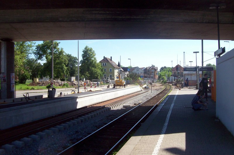 23.05.2008 - Bahnhof Wendlingen(Neckar) - Bahnsteig der k�nftigen S1 in Blickrichtung Kirchheim(Teck) Solangsam gehen die Bauarbeiten voran, jedoch wurde z.B. am Bahnhof Wernau noch rein garnichts gemacht.