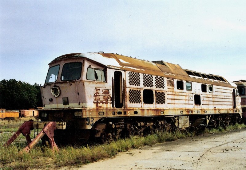 231 009 wartet hier in der JVA Brandenburg auf bessere zukunft.
Leider gibt es die Lok nicht mehr,denn sie wurde im Mai 2008 zerlegt.Aufnahme vom 04.10.2004