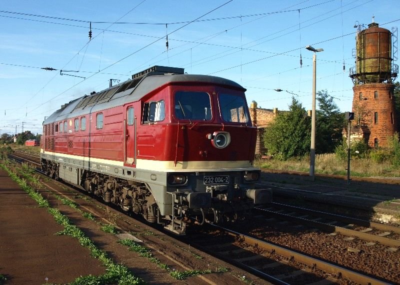 232 004 am 13.9.08 im Bhf. Grokorbetha.