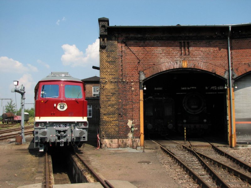 232 004 der LEG im Bw Chemnitz Hilbersdorfb (24.07.2006)