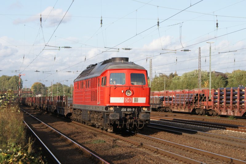 232 011-7 mit Stahlbrammenzug in Dsseldorf Rath (KDR) am 01.10.2008