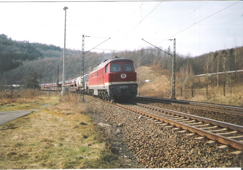 232 051-3 mit ihrem tglichen Gterzug Richtung Nordhausen. Damals war diese Strecke noch nicht elektrifiziert. Um ca 1993 Foto-Scan.