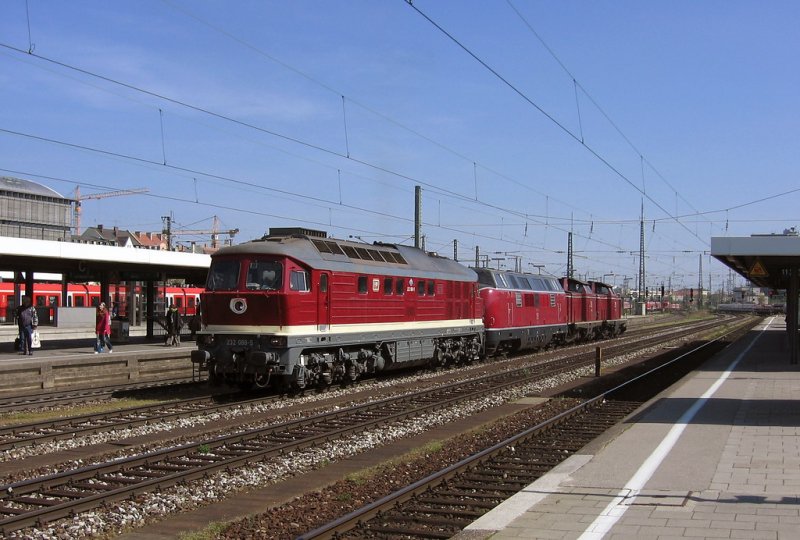 232 088, 221 117, 212 047 und 212 370 (EfW) in Mnchen Ost (19.04.2007)