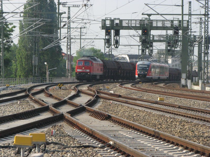 232 105-7 mit schwerem Getreidezug Richtung Bad Schandau unterwegs.Auf dem Nachbargleis ein Desiro zum Dresdner-HBF unterwegs.05.06.07.