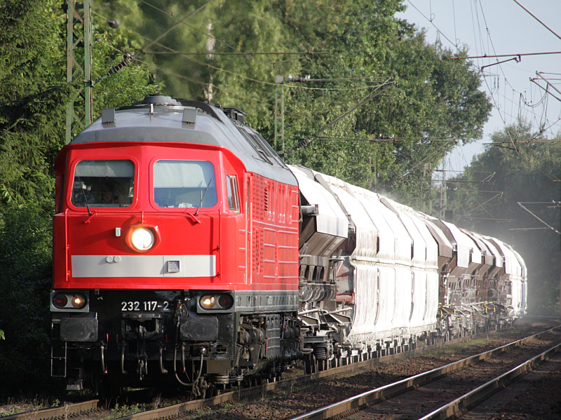 232 117 am 31.Juli 2009 in Ratingen mit ihrem Kalkzug auf dem Weg nach Duisburg