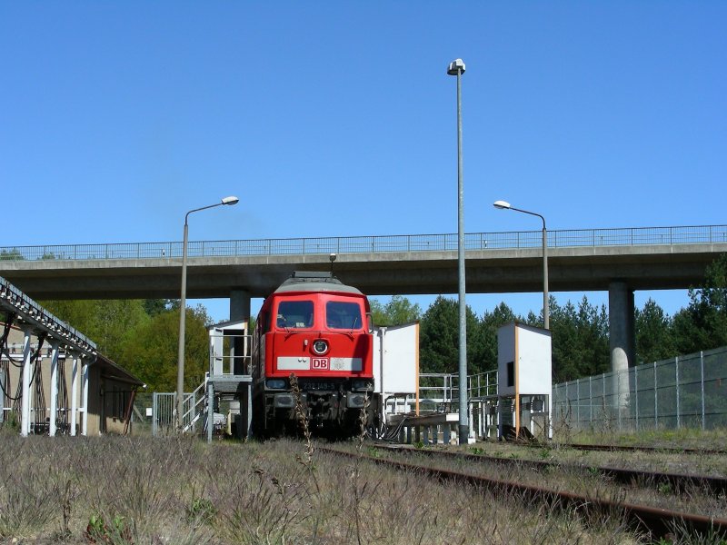 232 149 im Prffeld des RAW Ntz,
heute Bahnwerk der OMB in Neustrelitz, beim Leistung einstellen.
Genialer Sound das Auf und Ab der Maschine+Lfter am 04.05.07