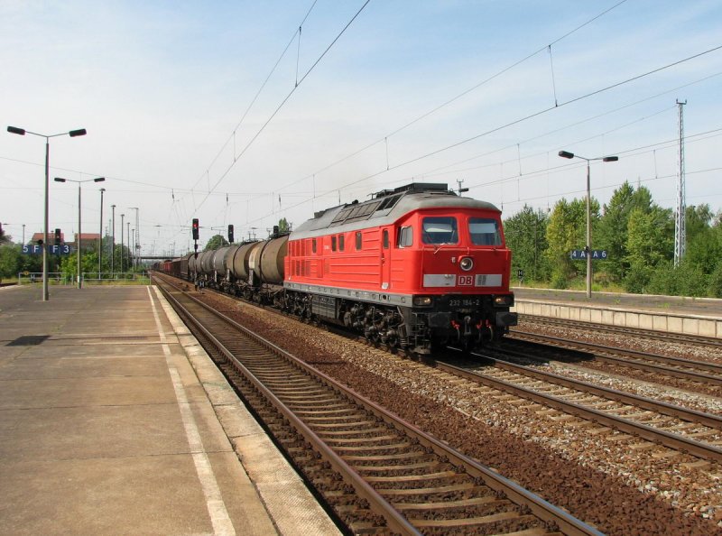 232 184 mit Gterzug in Berlin Schnefeld (01.08.2006)