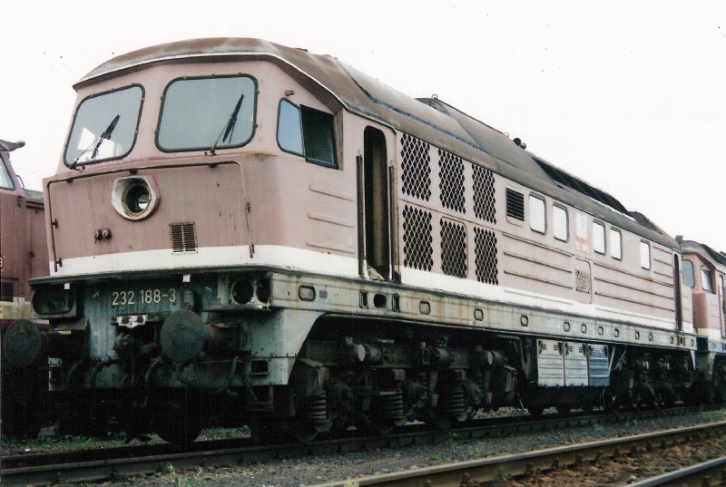 232 188 in Grlitz am 12.06.00/ Sie wurde anfang 2001 in Hagenwerder zerlegt.Die Lok ist noch optisch komplet im Lieferzustand!!!!Zu dieser zeit einzigartig...