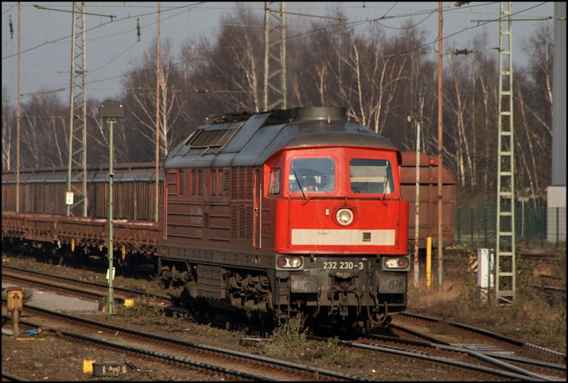232 230 rangiert auf den Nebengleisen in Recklinghausen-S�d. (30.12.2008)