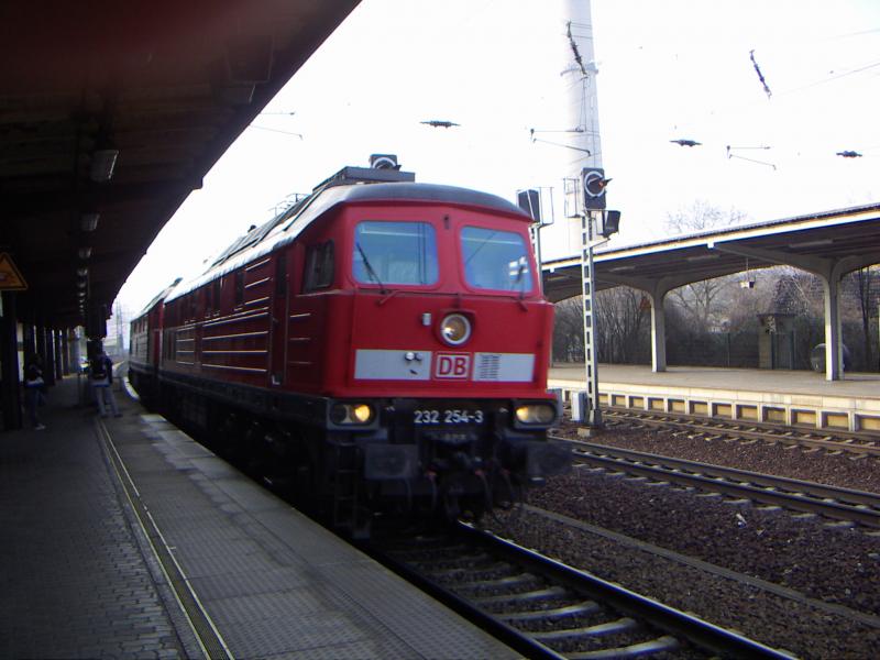 232 254-3 bei der durchfahrt in Werder/Havel am 23.3.05