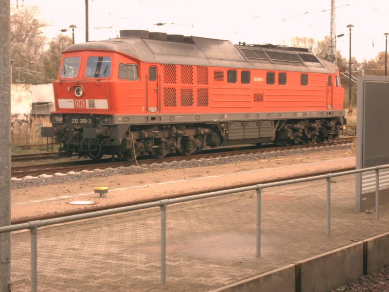 232 268-3 wartet am 05.11.06 in Wismar auf neue Aufgaben.

<a href= http://staedte.kaposo.de  target= _blank ><img src= http://www.Bahnbilder.de/counter/counter_new.php?key=345858795  alt= Städte auf Kaposo  title= Städte auf Kaposo  border= 0  /></a>