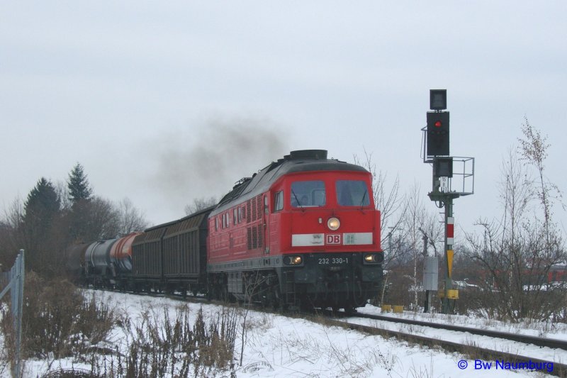 232 330 bei der Ausfahrt aus Memmingen in Richtung Leutkirch am 30.11.2005.