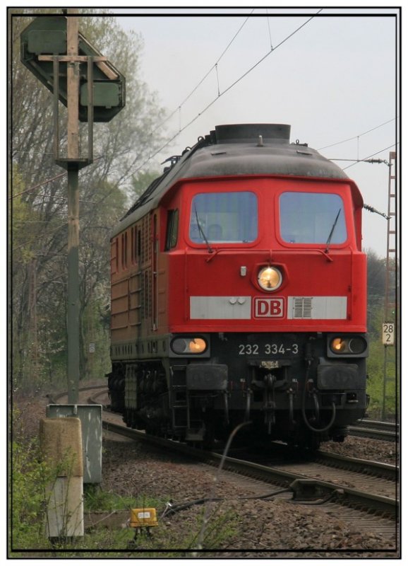 232 334-3 hat Wanne-Unser-Fritz durchfahren und dieselt weiter in Richtung GE-Bismarck.23.04.2008