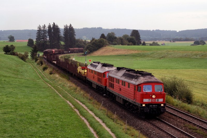232 352 und 232 457 mit dem Arlbergumleiter CFN 45190 in Grwangs (15.08.2007)