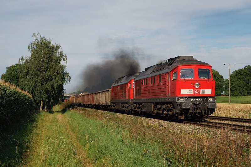 232 352 und 232 457 mit dem Arlbergumleiter CFN 45191 bei Schwabhausen (19.08.2008)