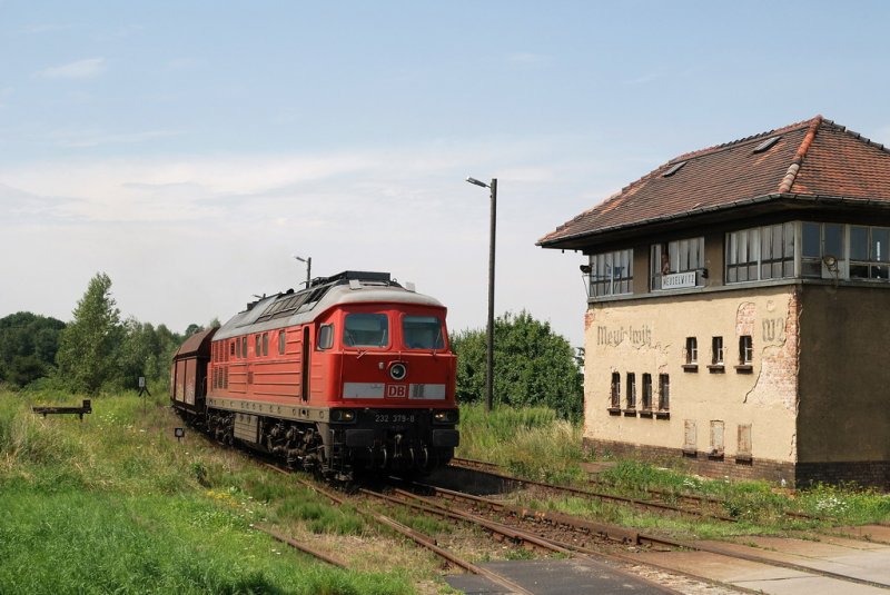 232 379 mit CS 61904 in Meuselwitz (18.07.2007)