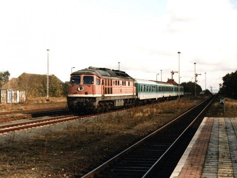 232 383-0 mit RE 3766 Halle-Goslar auf Bahnhof Wernigerode am 17-10-1997. Bild und scan: Date Jan de Vries.