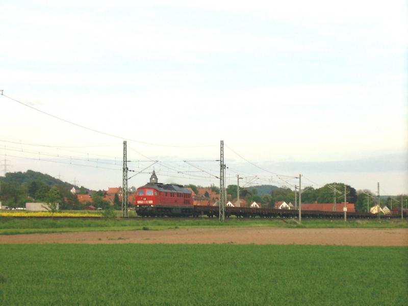 232-395 ist am Abend des 19.05.2005 mit einem G�terzug bei Eisenach in Richtung Bebra unterwegs.