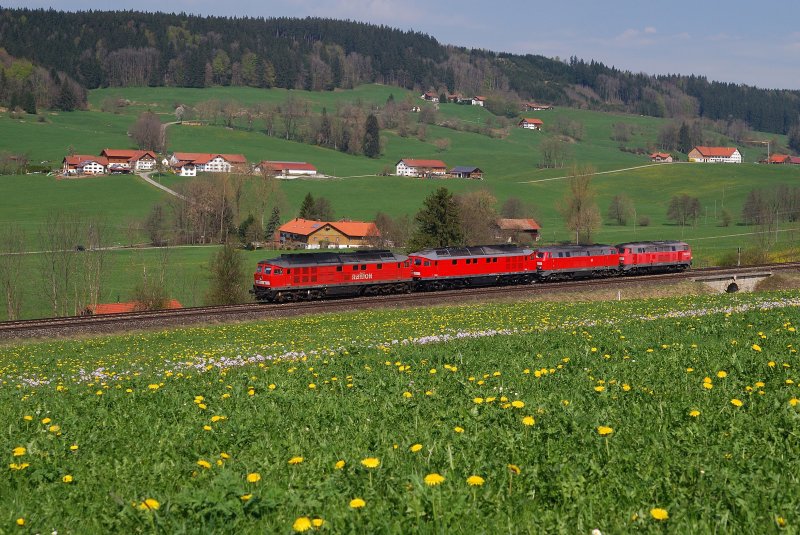 232 413 + 330 und 225 024 + 026 bei Ellenberg (22.04.2009)