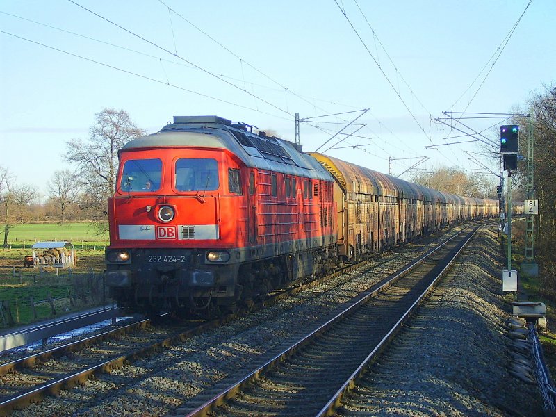 232 424 mit einem CarRailLogistics-Zug nach Cuxhaven bei Hamburg-Fischbek 