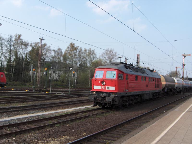 232 428-3 mit einem Kesselzug in Gladbeck West. 24.4.06