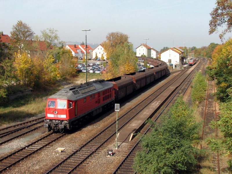 232 437 mit Leer-Kohlezug in Maxhtte-Haidhof (19.10.2006)