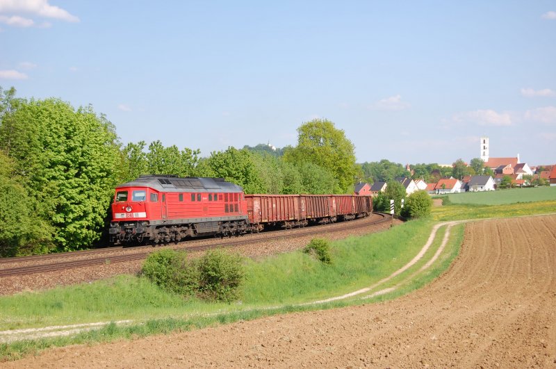 232 448 mit dem 56909 am 13.05.2008 nach Sulzbach-Rosenberg. Eigentlich wollte ich den Drei-Kirchen-Blick machen, dann habe ich aus Dummheit leider eine aus dem Bild genommen.