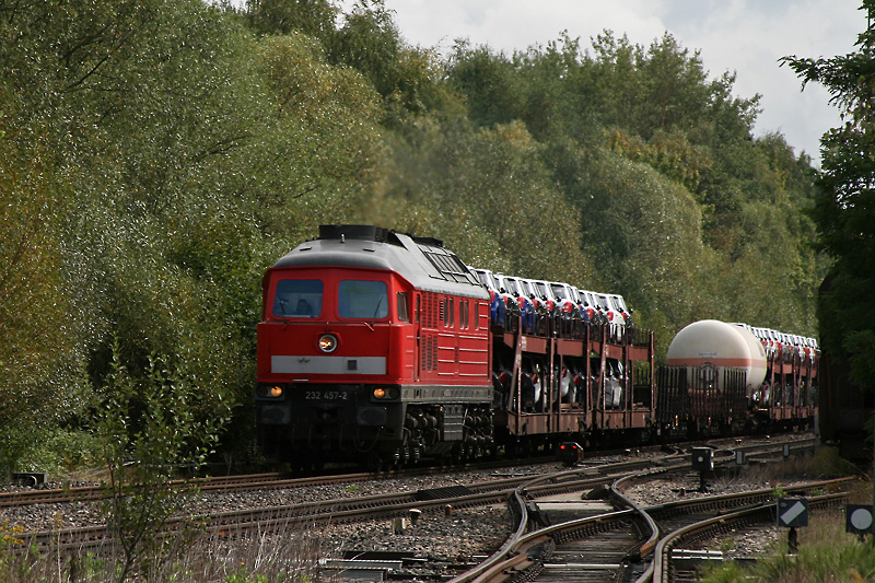 232 457 mit einem Gterzug am 04.09.2009 in Luitpoldhtte bei Amberg.