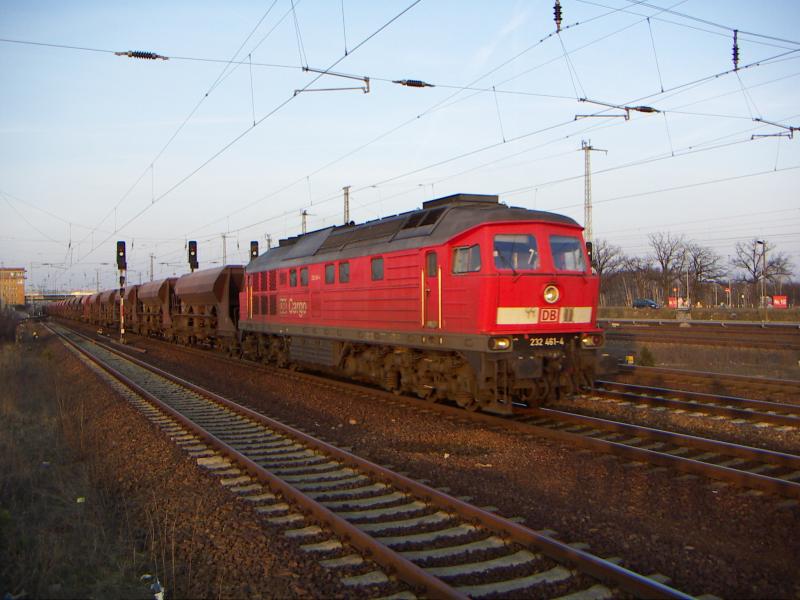 232 461-4 bei der duchrfahrt in Berlin Schnefeld Flughafen am 4.4.05