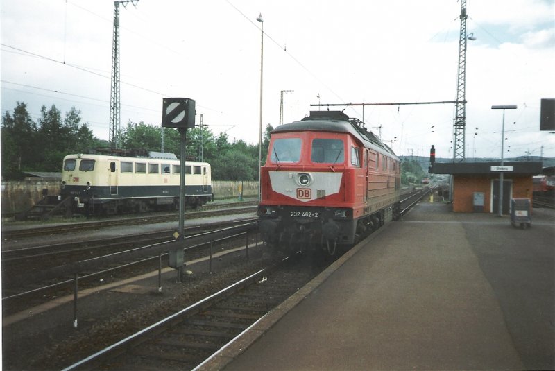 232 462-2 setzt zurck an ihren IC  Johann Sebastian Bach  um ihn nach Dresden zu bringen. Sie bernimmt den Zug bis Erfurt. Mai 1995. Foto-Scan.