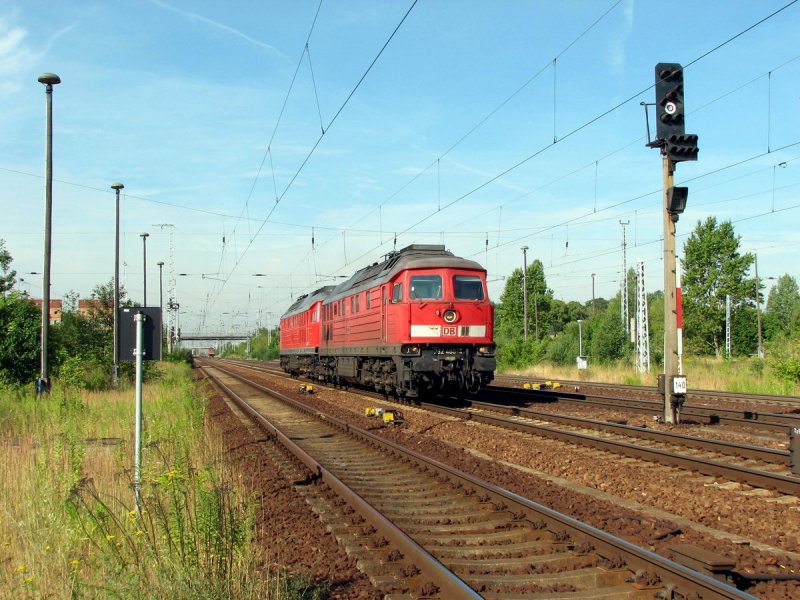 232 480 und 233 450 in Berlin Schnefeld (01.08.2006)