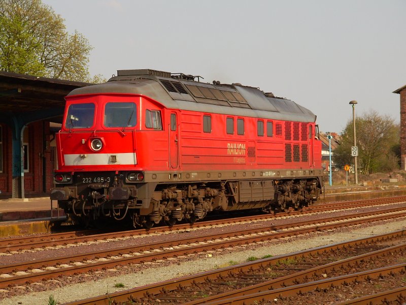 232 485-3 am 10.04.2009 in Haldensleben am Bahnhof.