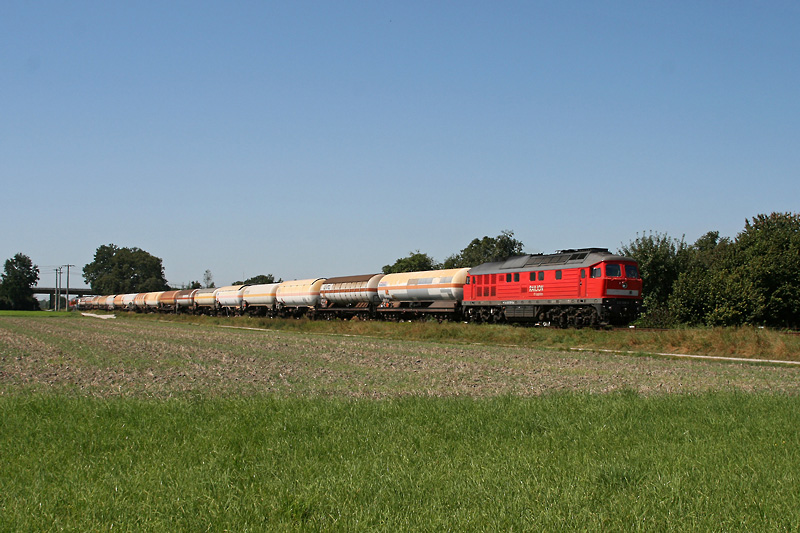 232 528 mit Kesselwagenzug 47134 am 01.09.2009 bei Alttting.