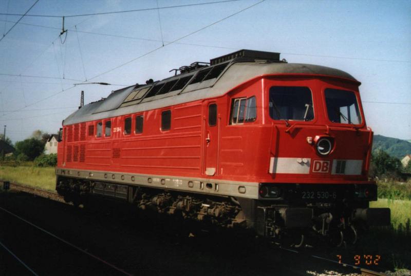232-530 wartet am 7.9.2002 in Naumburg/Saale auf ihre Weiterfahrt.