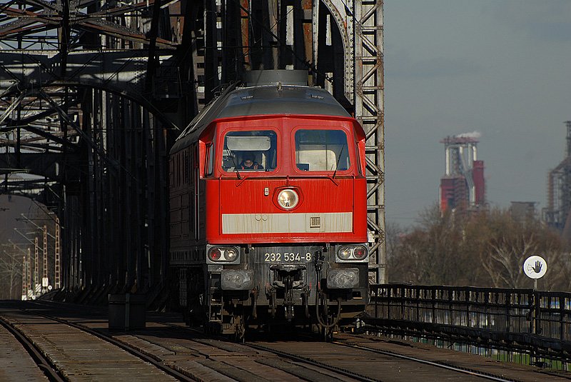 232 534 LZ auf der Rheinbrcke bei Duisburg-Baerl. 14.03.2007