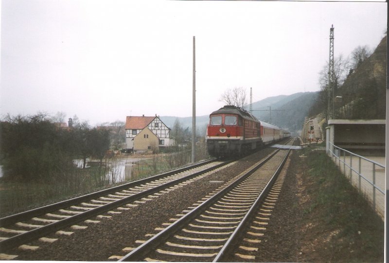 232 550-0 mit einem IC  Johann-Sebastian-Bach  Richtung Dresden auf der noch nicht elektrifizierten Strecke Bebra - Eisenach. Datum Unbekannt - Foto-Scan.