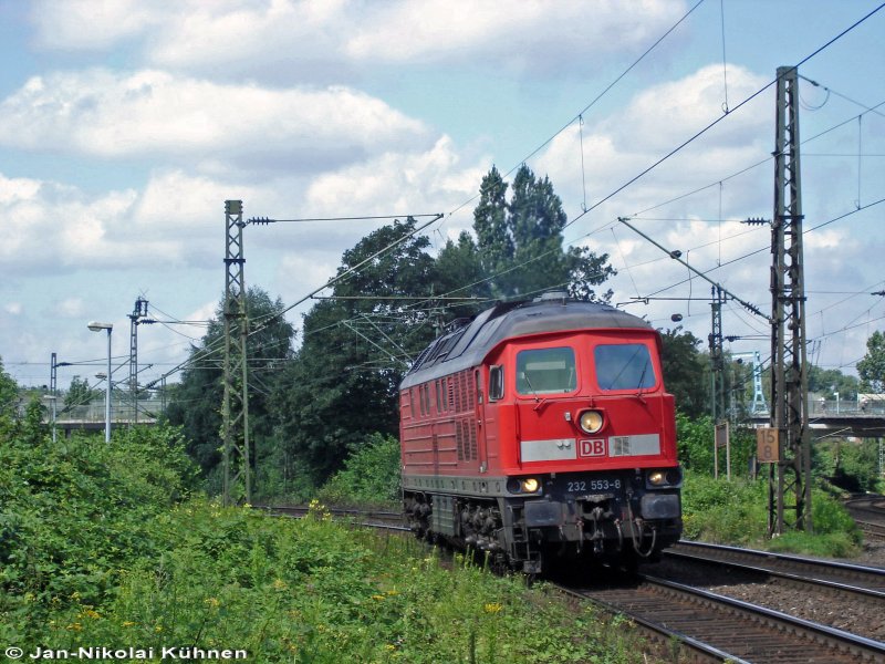232 553-8 fhrt solo in den Bahnhof OB-Osterfeld-Sd. (Juli 2007)