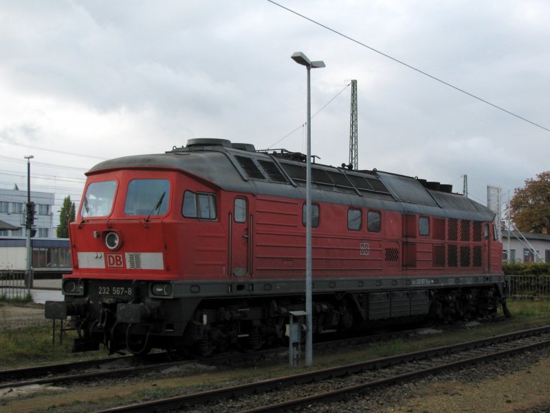 232 567-8 steht bei der 182 001-8 abgestellt.