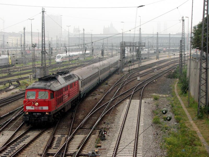 232 569 mit einer Abstellfahrt in Mnchen Hbf (am 31.08.2005)