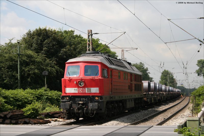 232 575-1 mit einem Coil Zug am B Grimbergstrae. 30.6.08