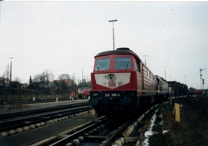 232 588 im Mrz 2001 im Bh Lbeck.